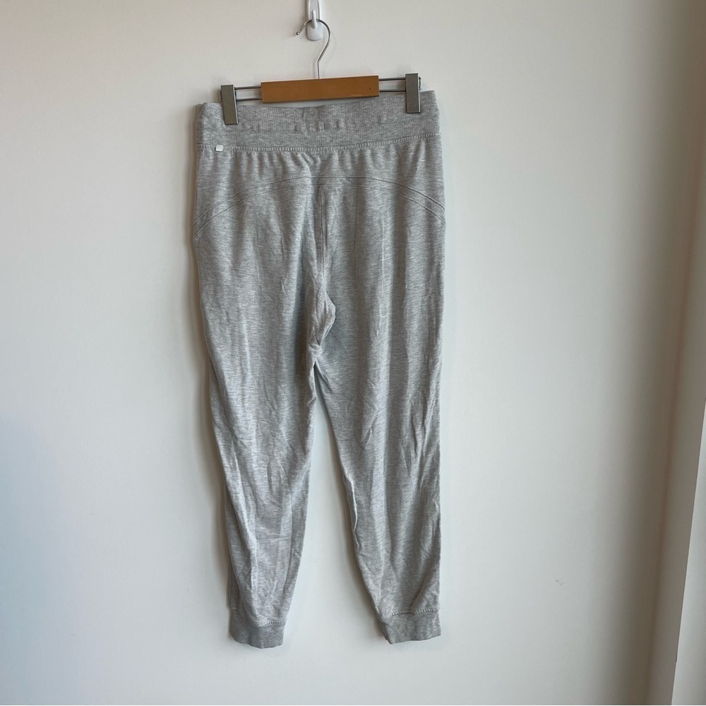 Lululemon Warm Down High-Rise Jogger
Heathered Core Ultra Light Grey Size 8 - Picture 7 of 14